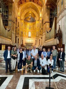 CDA BNT Banca a Palermo. A chiusura lavori in visita al Duomo di Monreale. Sullo sfondo, nell'abside in alto, l'imponente Cristo pantocratore.
